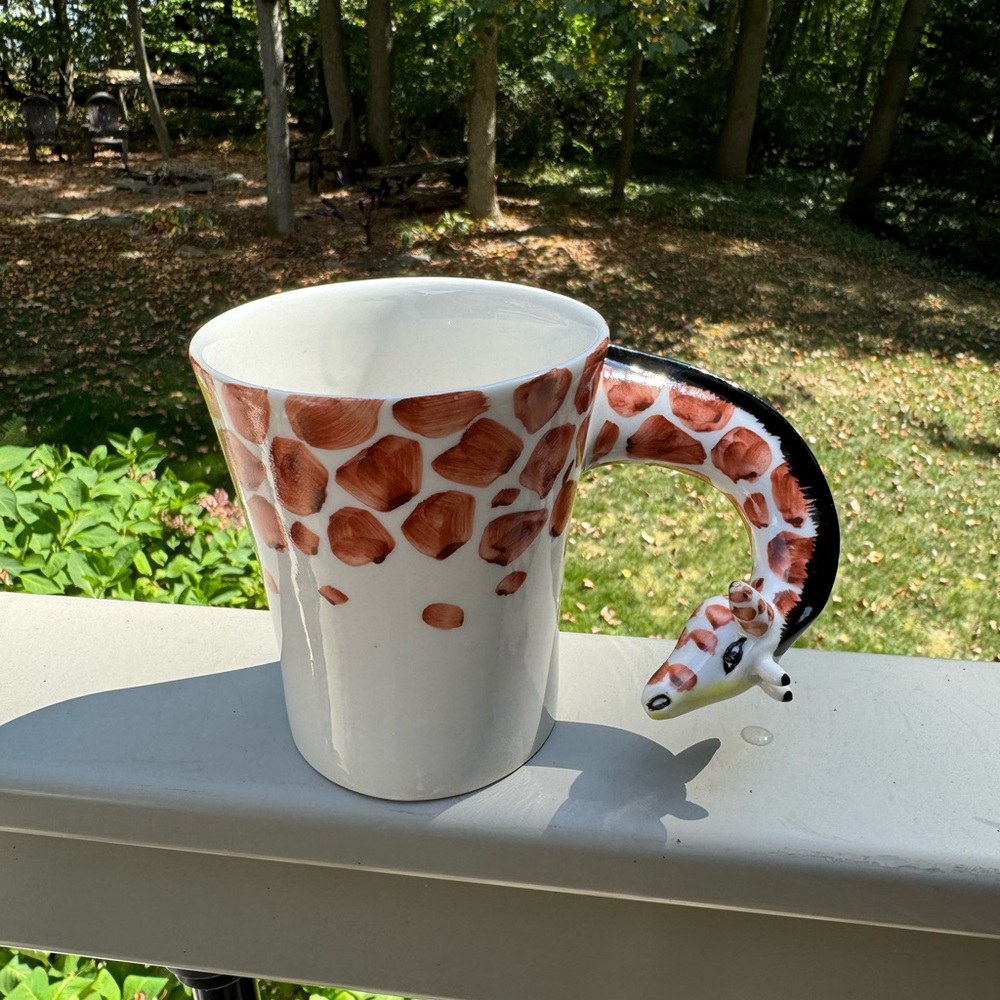 Ceramic Taronga Zoo Brown Spotted Giraffe Handle Mug 10 ozs.